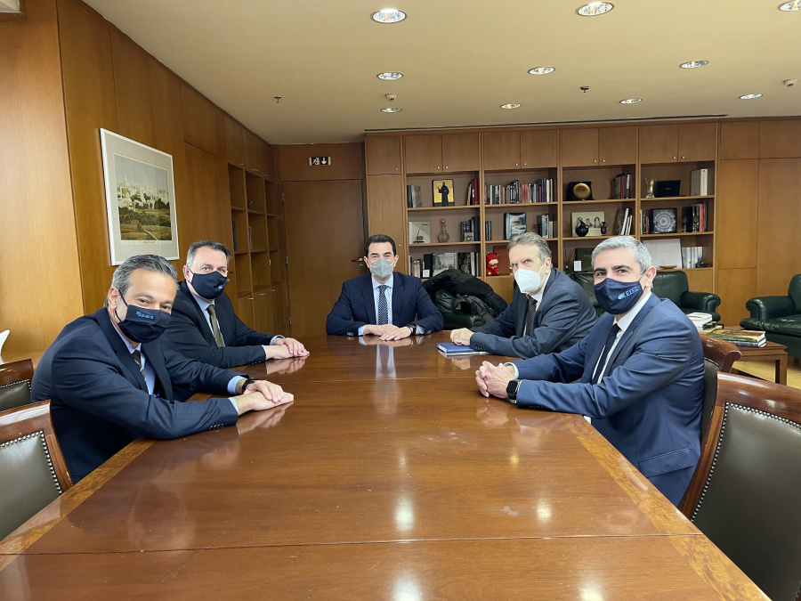 Αιτήματα εμπόρων στον Σκρέκα για τους «φουσκωμένους» λογαριασμούς