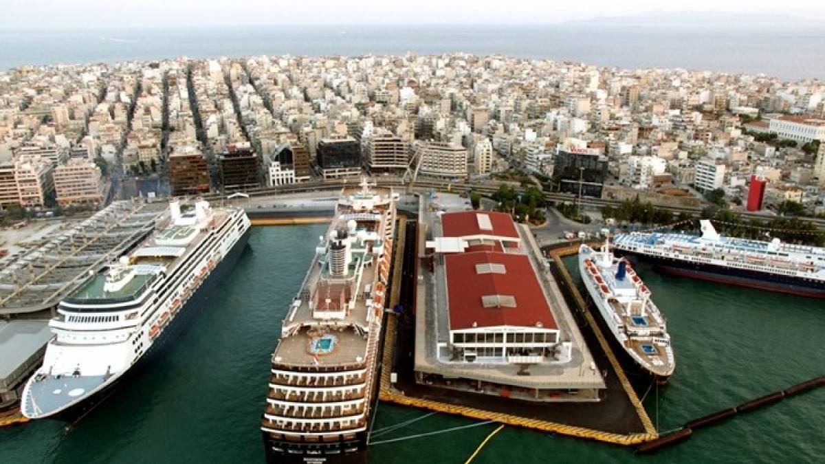 Ανακωχή προτείνει το ΕΒΕΠ μεταξύ ΟΛΠ και λιμενεργατών ενόψει «Ποσειδωνίων»