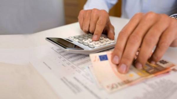 Επίδομα 534 ευρώ σε ελεύθερους επαγγελματίες: Δικαιούχοι, προθεσμίες, πληρωμές