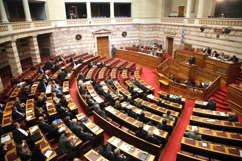 LIVE: Συνεδρίαση των Επιτροπών της Βουλής για το δεύτερο πακέτο