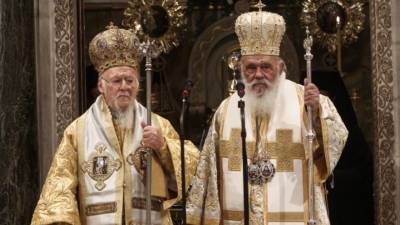 Πατριάρχης Βαρθολομαίος και Αρχιεπίσκοπος Ιερώνυμος συλλειτούργησαν στη Μητρόπολη Αθηνών