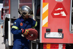 «Μάχη» με τις φλόγες σε Κρήτη και Πιέρια Όρη