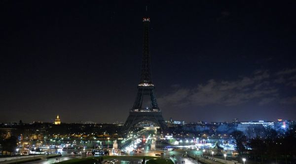 Αυξημένα μέτρα ασφαλείας και στη Γαλλία- «Σκοτεινός» ο Πύργος του Άιφελ