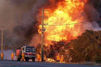 Δεκάδες δασικές πυρκαγιές μαίνονται στη νότια Αυστραλία