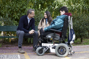Συνάντηση Μητσοτάκη με παραολυμπιονίκη ωφελούμενη του «Προσωπικού Βοηθού»
