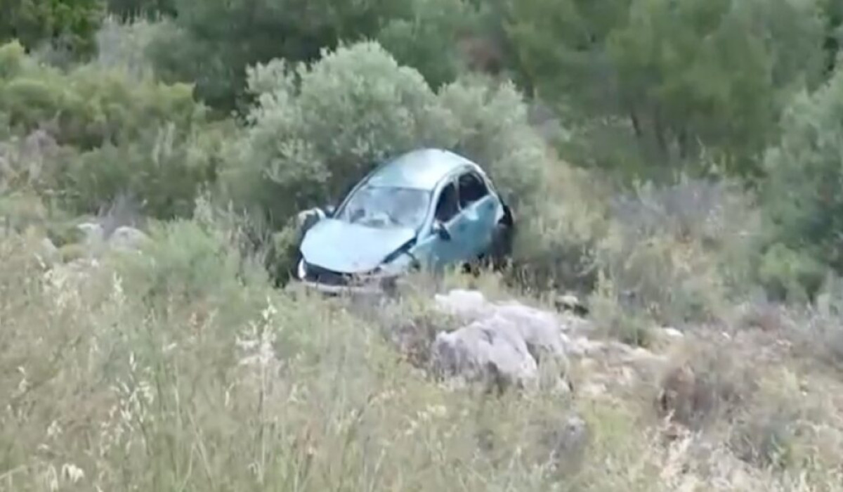 Σχιστό: Αυτοκίνητο έπεσε σε γκρεμό- Τραυματίστηκαν και δύο ανήλικοι