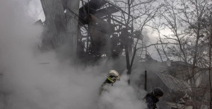 Νεκροί και τραυματίες από τον ρωσικό βομβαρδισμό στην Χερσώνα
