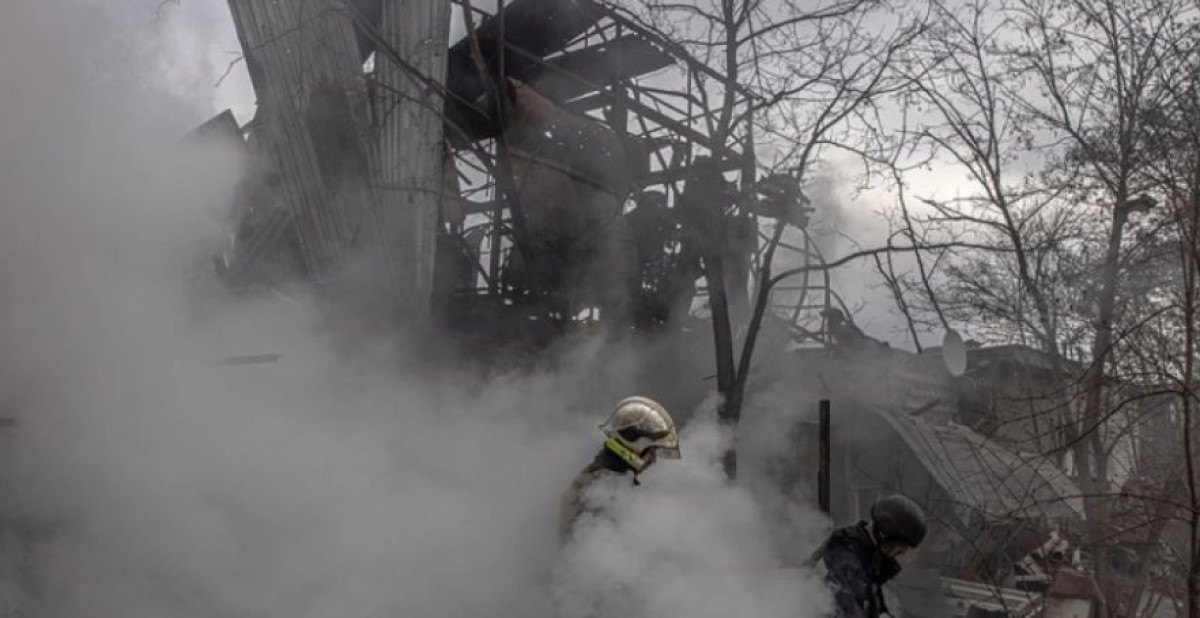 Νεκροί και τραυματίες από τον ρωσικό βομβαρδισμό στην Χερσώνα