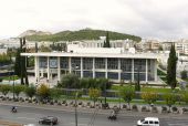 Άτιμη κρίση! «Χτύπησε» και την αμερικανική πρεσβεία