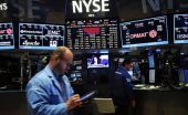 "Αναθαρρεύει" από τα αδύναμα μάκρο η Wall Street