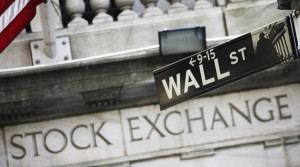 Έντονη μεταβλητότητα στη Wall: S&amp;P 500 και Nasdaq σε νέα ιστορικά υψηλά πριν τη πτώση