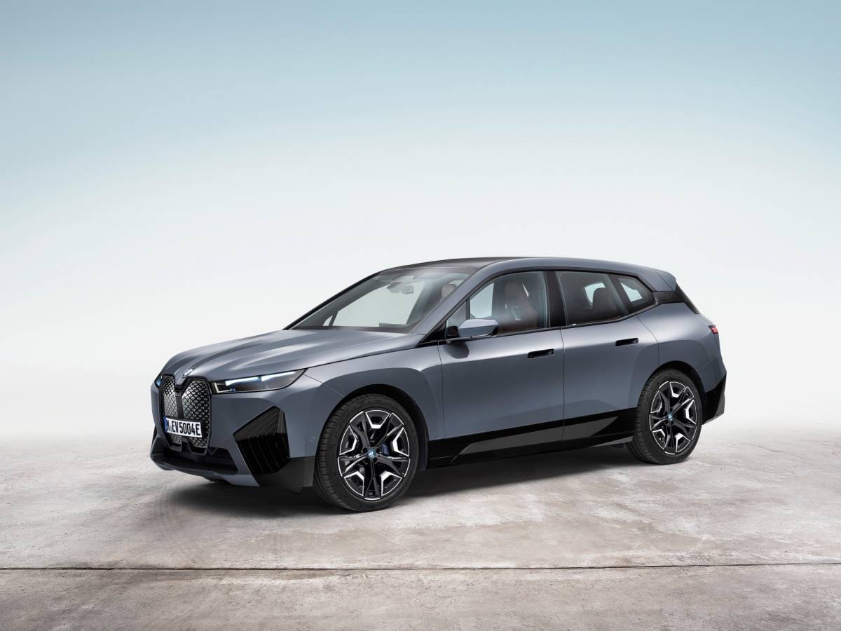 Αποκαλύφθηκαν οι νέες BMW iX xDrive40 και BMW iX xDrive50