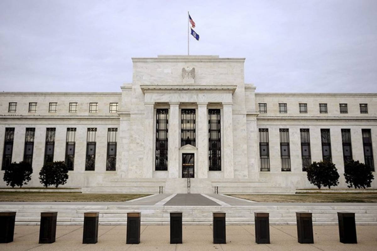 «Καμπανάκι» της Fed για μαζικές απώλειες στις αγορές