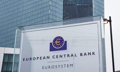 Bloomberg: Τα «γεράκια» της ΕΚΤ ζητούν ταχύτερη συρρίκνωση ισολογισμού
