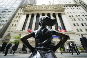 Με το… δεξί στο 2023 η Wall Street-Κέρδη στο άνοιγμα