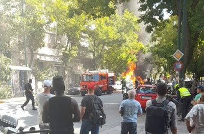 Πυρκαγιά και εκρήξεις σε κατάστημα με φιάλες υγραερίου στην Αχαρνών