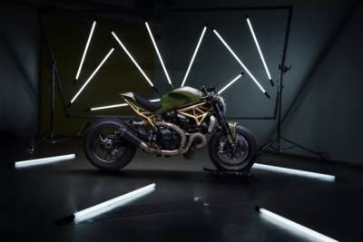Μια χρυσή Ducati Monster 1200R (photos)
