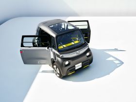 Το νέο Opel Rocks-e θα μπορούν να το οδηγούν και 15αρηδες!