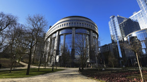 Think Tanks: Ζητούν αποφάσεις με ειδική πλειοψηφία στην ΕΕ