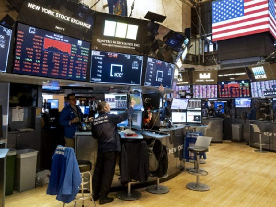 Επιστροφή στο «κόκκινο» για τη Wall Street