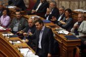 Κυβέρνηση: Εκλογικός νόμος και ρητορική ανάπτυξης απέναντι στο «Παραιτηθείτε»