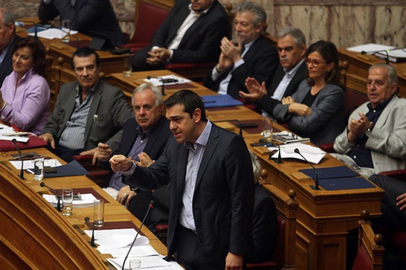 Κυβέρνηση: Εκλογικός νόμος και ρητορική ανάπτυξης απέναντι στο «Παραιτηθείτε»