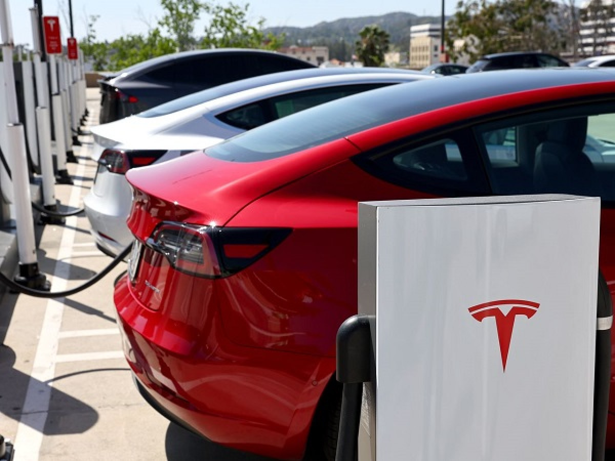 Tesla: Διευρύνει τη συμμετοχή της στην Ελλάδα- Αυξάνει την παραγωγή