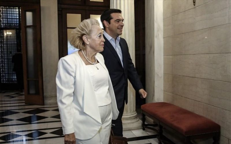 Τι γυρεύει η Θάνου στο πρωθυπουργικό γραφείο-Πληθώρα αντιδράσεων
