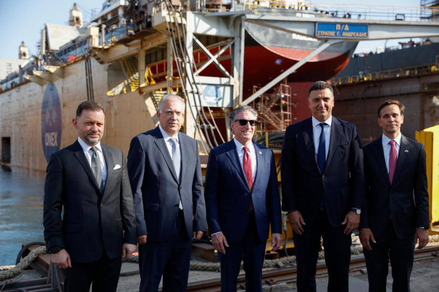 Στα ναυπηγεία Ελευσίνας ο Μπέργκαμ με Κικίλια, Θεοδωρικάκο, Παπασταύρου και Ξενοκώστα