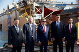 Στα ναυπηγεία Ελευσίνας ο Μπέργκαμ με Κικίλια, Θεοδωρικάκο, Παπασταύρου και Ξενοκώστα