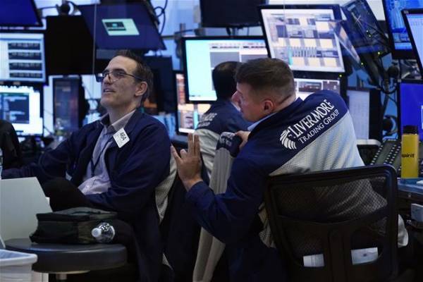 Σε τροχιά νέων ρεκόρ οι S&P 500 και Nasdaq
