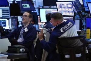 Σε τροχιά νέων ρεκόρ οι S&amp;P 500 και Nasdaq