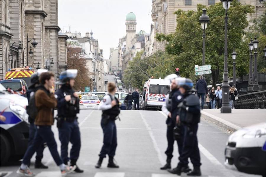 Τέσσερις νεκροί αστυνομικοί από την επίθεση με μαχαίρι στο Παρίσι