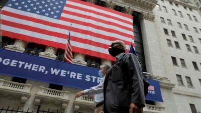 Ανθεκτική η Wall Street στις αναταραχές που κλυδωνίζουν τις ΗΠΑ