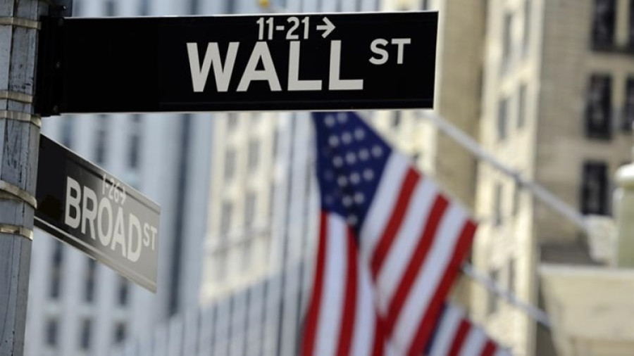 Νέες απώλειες στη Wall Street με το «βλέμμα» στη Fed
