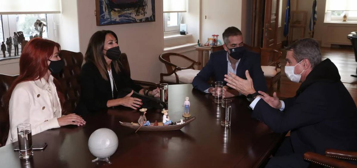 Στο Δημαρχείο της Αθήνας ο Λοβέρδος- Τι είπε με Μπακογιάννη