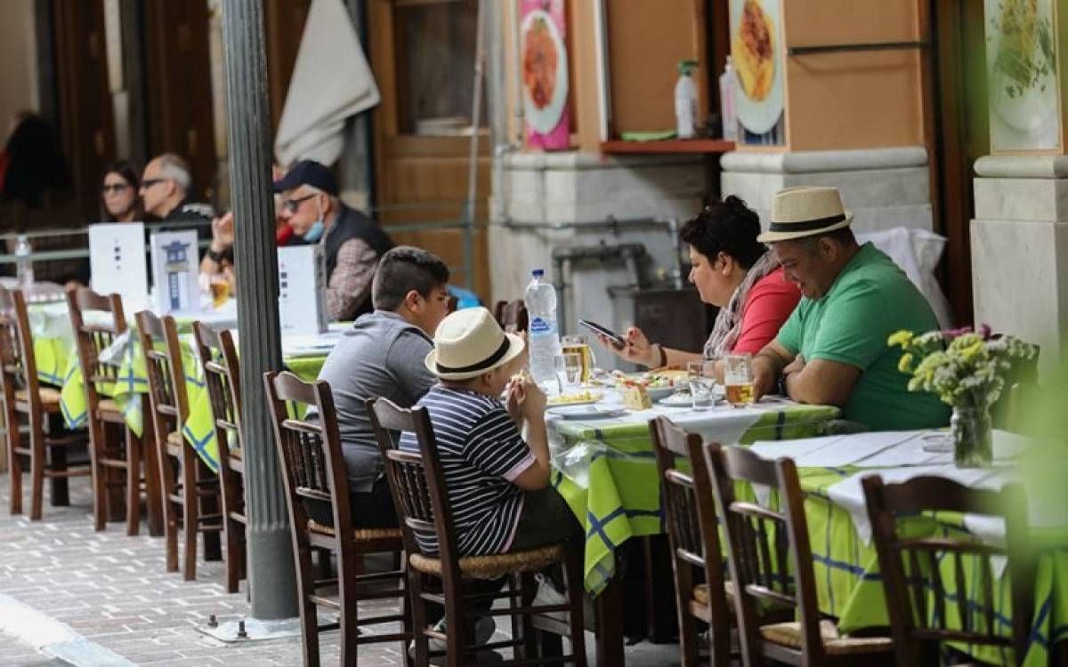 Πλήρες άνοιγμα της εστίασης ζητά ο Καββαθάς