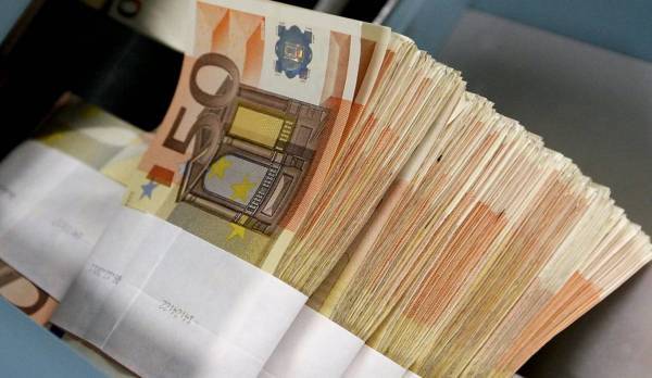 Μόνο επιστροφές φόρων προωθεί το Δημοσίο-Παραμένουν στα ύψη τα φέσια