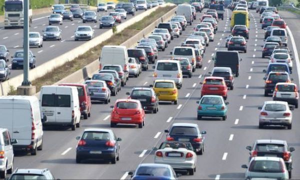 Ευνοϊκότερα τέλη κυκλοφορίας το 2018 για 400.000 ιδιοκτήτες οχημάτων
