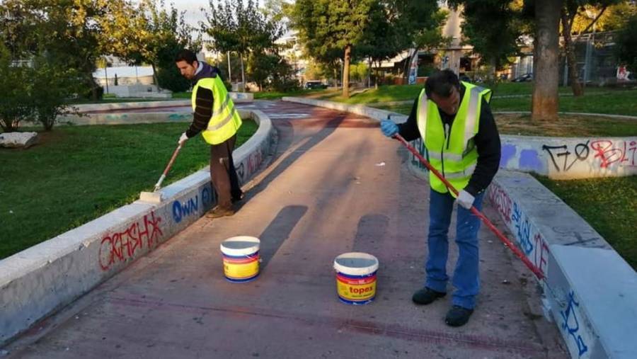 Παρεμβάσεις καθαρισμού και επισκευών από τον δήμο Αθηναίων σε πλατείες
