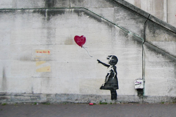 Banksy: Γιατί κινδυνεύει να αποκαλυφθεί η ταυτότητα του διάσημου καλλιτέχνη