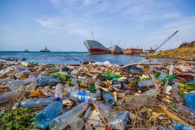 Σακούλες-μπουκάλια είναι το 50% των σκουπιδιών στην ελληνική θάλασσα
