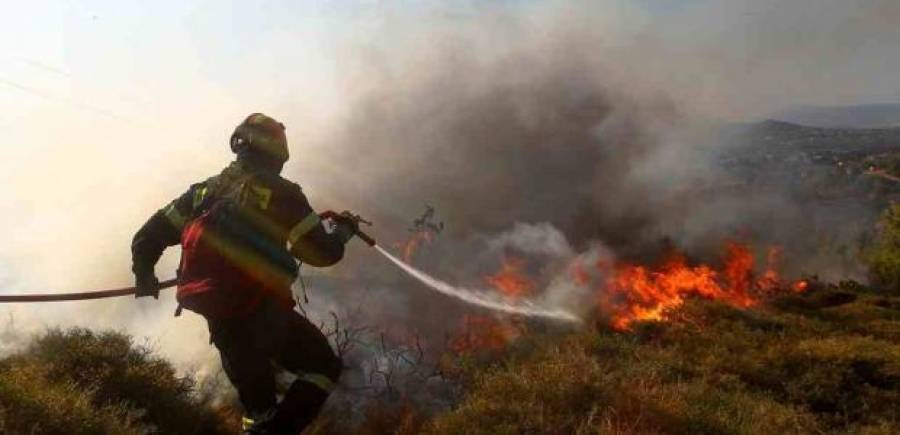Κύπρο: Ανεξέλεγκτη πυρκαγιά στην επαρχία Λεμεσού