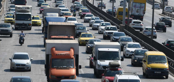 Έξοδος Δεκαπενταύγουστου: Αυξημένη, αλλά χωρίς προβλήματα η κίνηση στους δρόμους