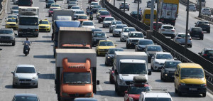 Έξοδος Δεκαπενταύγουστου: Αυξημένη, αλλά χωρίς προβλήματα η κίνηση στους δρόμους