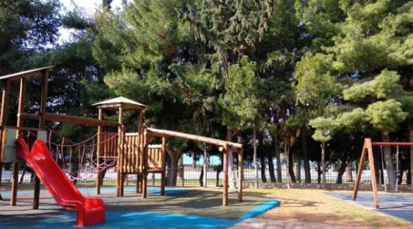 Ανοιχτές από σήμερα οι παιδικές χαρές του δήμου Αθηναίων