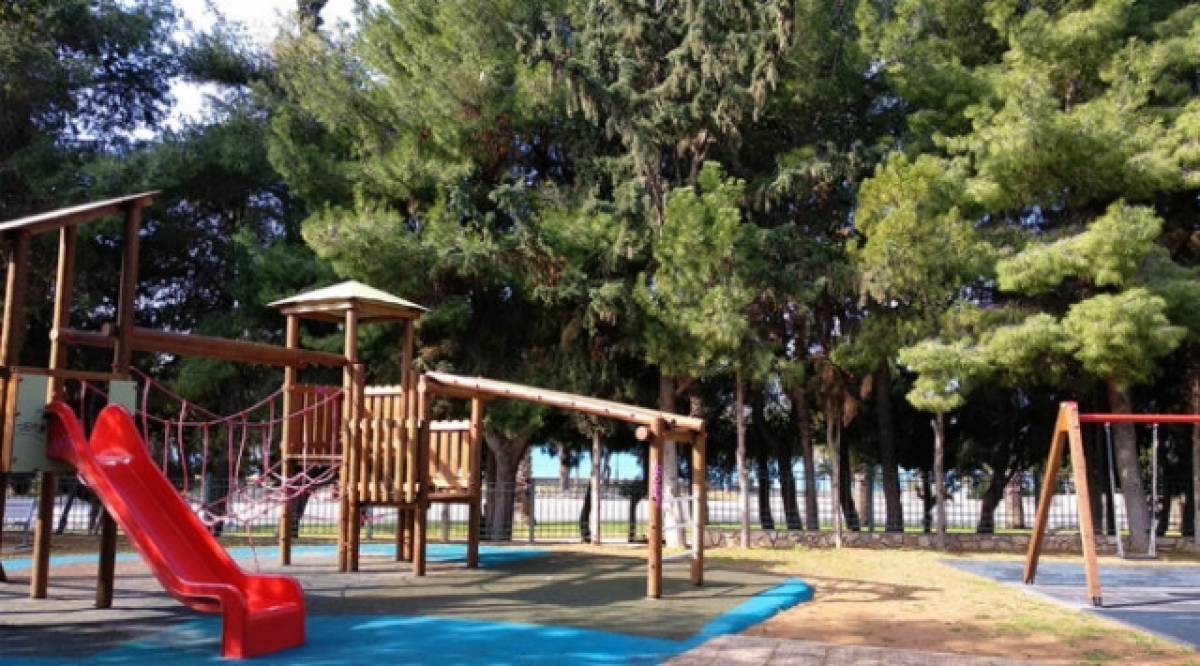 Ανοιχτές από σήμερα οι παιδικές χαρές του δήμου Αθηναίων