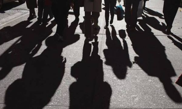Ευρωβαρόμετρο: Υποχωρεί σε πολλά μέτωπα η εμπιστοσύνη των Ελλήνων
