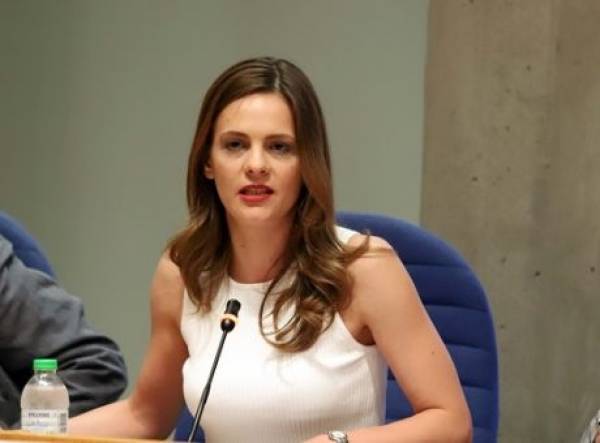 Αχτσιόγλου: Καμιά δέσμευση ΝΔ για τριετίες και αύξηση κατώτατου μισθού