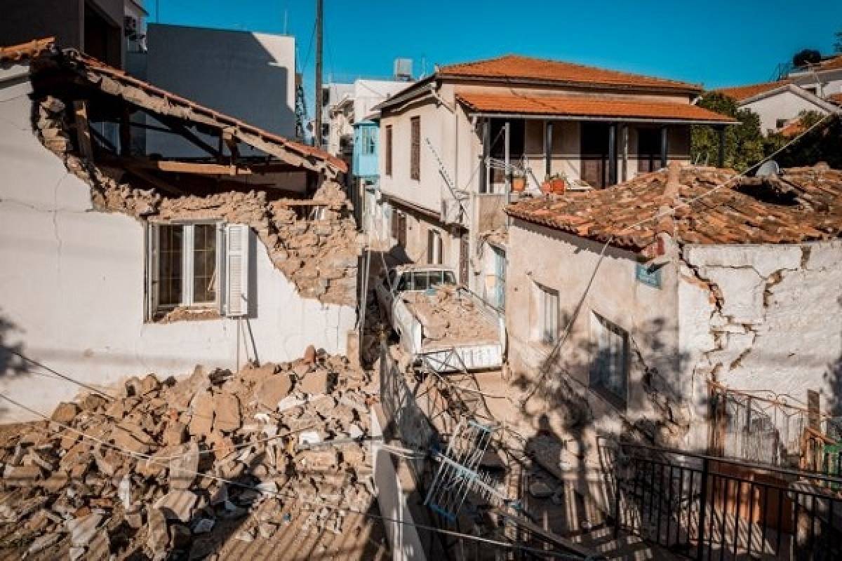 Σάμος: Συνεχίζεται η καταγραφή ζημιών σε κτίρια, σχολεία, λιμάνια